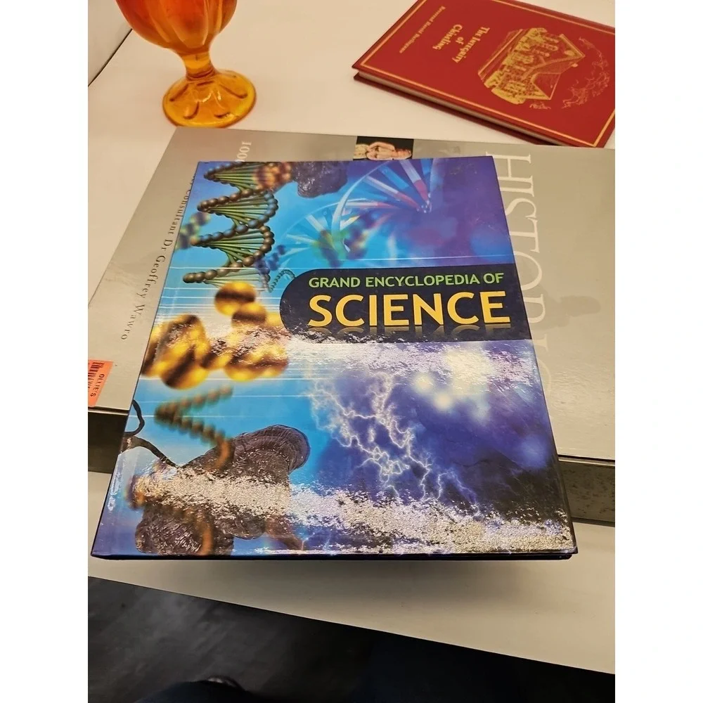 Grand Encyclopedia Of Science 2021 Hardcover Pre-owned Macaw Books